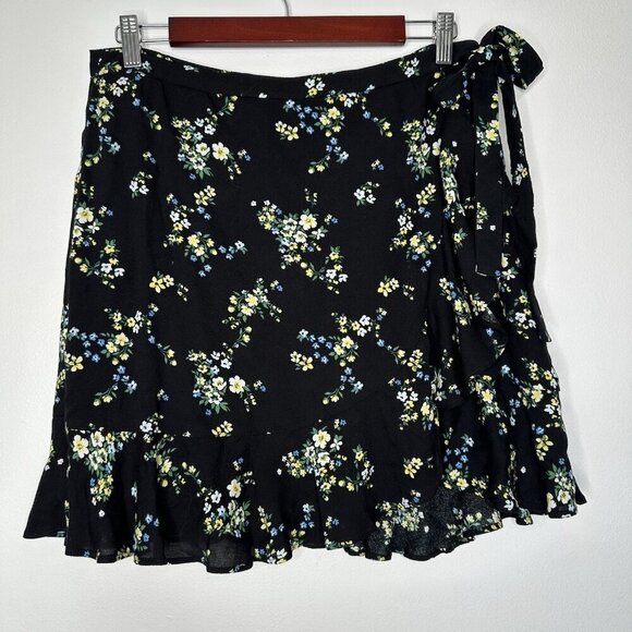 Banana Republic Mini Skirt Size 10P Black Wrap Ditsy Floral Ruffle Boho - Picture 1 of 8